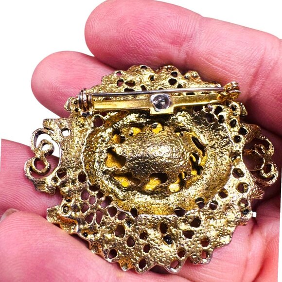 Early 1940s Art Nouveau Czech Gold Filigree Sash Pin With Amber-Colored Gemstone - Picture 5 of 7